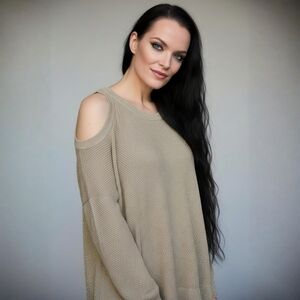 Michael Kors ✦ Beige Metallic Open Shoulder Sweater ✦ High-Low Ribbed Hem M EUC